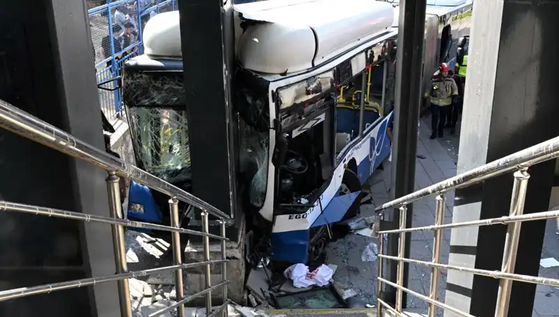 Ankara'da Belediye Otobüsü Kaza Yaptı: 27 Yaralı, Biri Ağır Yaralı