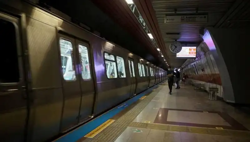 İstanbul'da Metro İstasyonları Yeniden Hizmete Açıldı: Taksim ve Şişhane