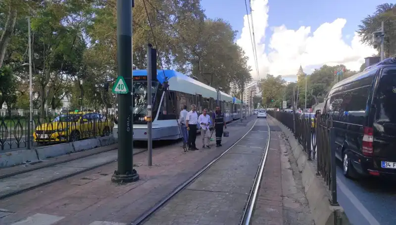 Beyoğlu'nda Tramvay Kazası: Yayaya Çarpan Araç Sonrası Olay Yerinde Neler Oldu?