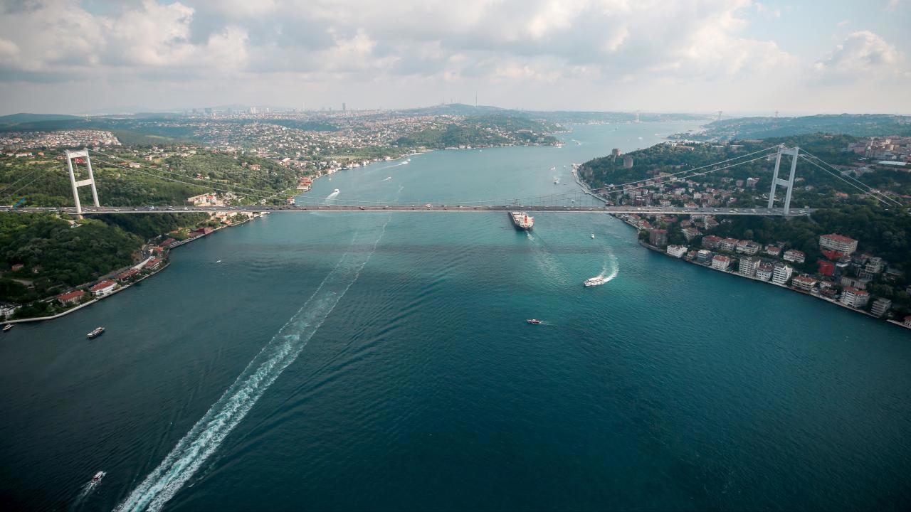 İstanbul Boğazı'nda Gemiler Durdu: 2 Kardeş Aranıyor