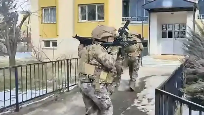 Bingöl'de DAEŞ Operasyonu: Üç Şüpheli Tutuklandı, Güvenlik Önlemleri Artırıldı