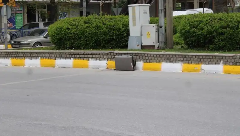 Minibüsten Düşen Valiz: Polis Ekipleri Olay Yeri İçin Harekete Geçti