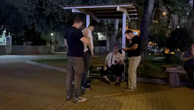 Görme Kaybı Olan Adamın Telefonu Çalındı: Güvenlik Kamerası Görüntüleri Ortaya Çıktı