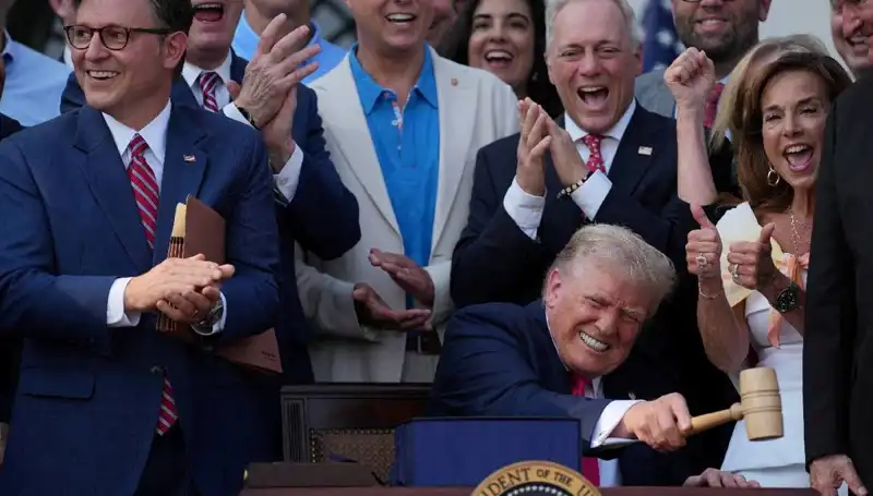 Trump'tan Büyük Gelişme: Yeni Yasa Tasarısı İmzalandı!