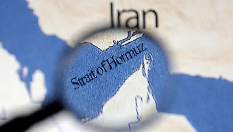 Hürmüz Boğazı’nda Tansiyon Yükseliyor: Iran’ın Mayın Hazırlıkları Ne Anlama Geliyor?