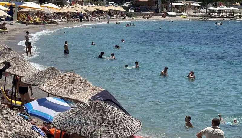 Sıcak Havalara Rağmen Plajlar Dolup Taşacak: 36 Dereceye Ulaşan Sıcaklık