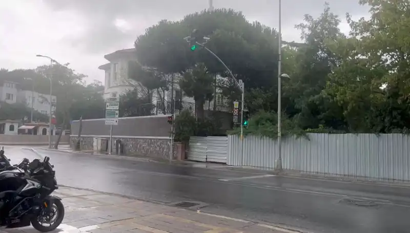 İstanbul'un Renkli Gökyüzü: Sağanak Yağışlar Şehre Nasıl Nefes Aldırıyor?