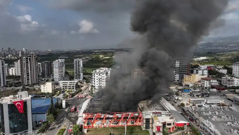 Mersin'deki Fabrika Yangınında TOMA’dan Müdahale: Detaylar Ortaya Çıktı