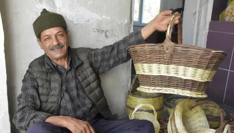 Dede Yadigarı Mesleğiyle 60 Yıldır Hayata Renk Katarak Yaşayan Usta