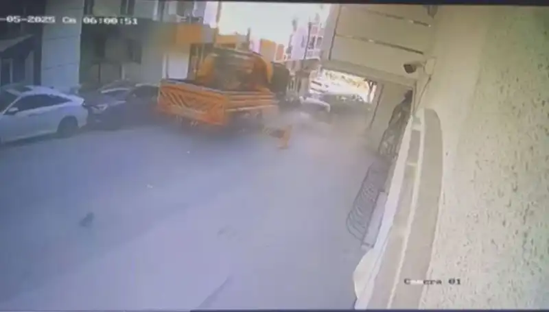 ** Kontrolden Çıkan Vinç, 23 Araçlık Zincirleme Kaza Yarattı!**