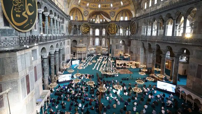 Ayasofya'nın Kapısını Kıran Şahıs Hapis Cezasıyla Yargılandı