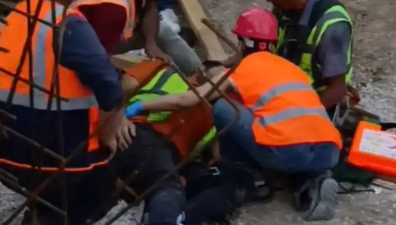 Adana'da İnşaat Çalışanları İş Kazasında Yaralandı: Olayın Ayrıntıları
