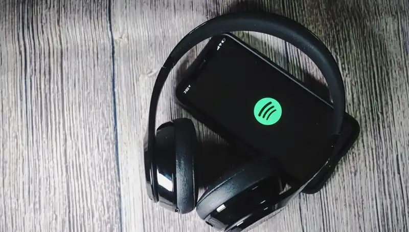Yapay Zeka Tehlikesi Büyüyor: Spotify Ölü Sanatçılar İçin Şarkı Üretiyor!