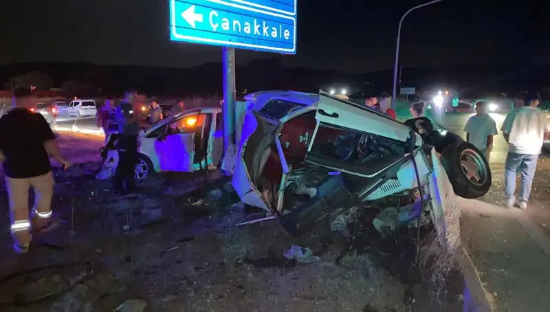 Çanakkale'de Otomobil Kazasında Yaralılar: Kaza Anı Şok Etti