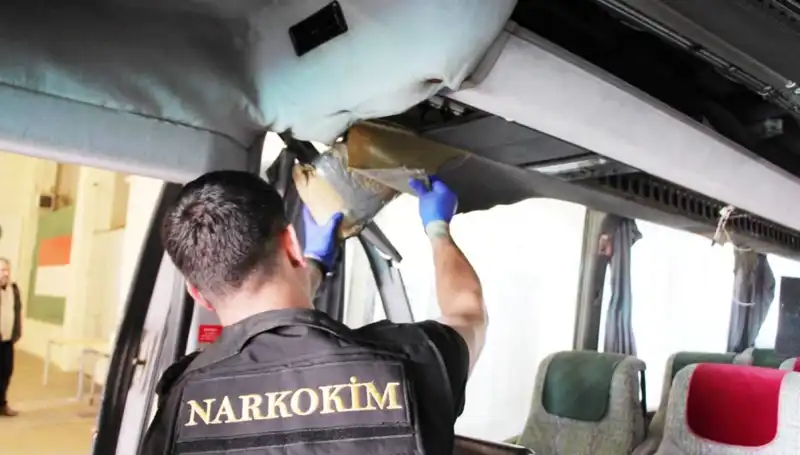 Sınır Güvenliğini Aşan Uyuşturucu Operasyonu: 77 Kilogram Ele Geçirildi!
